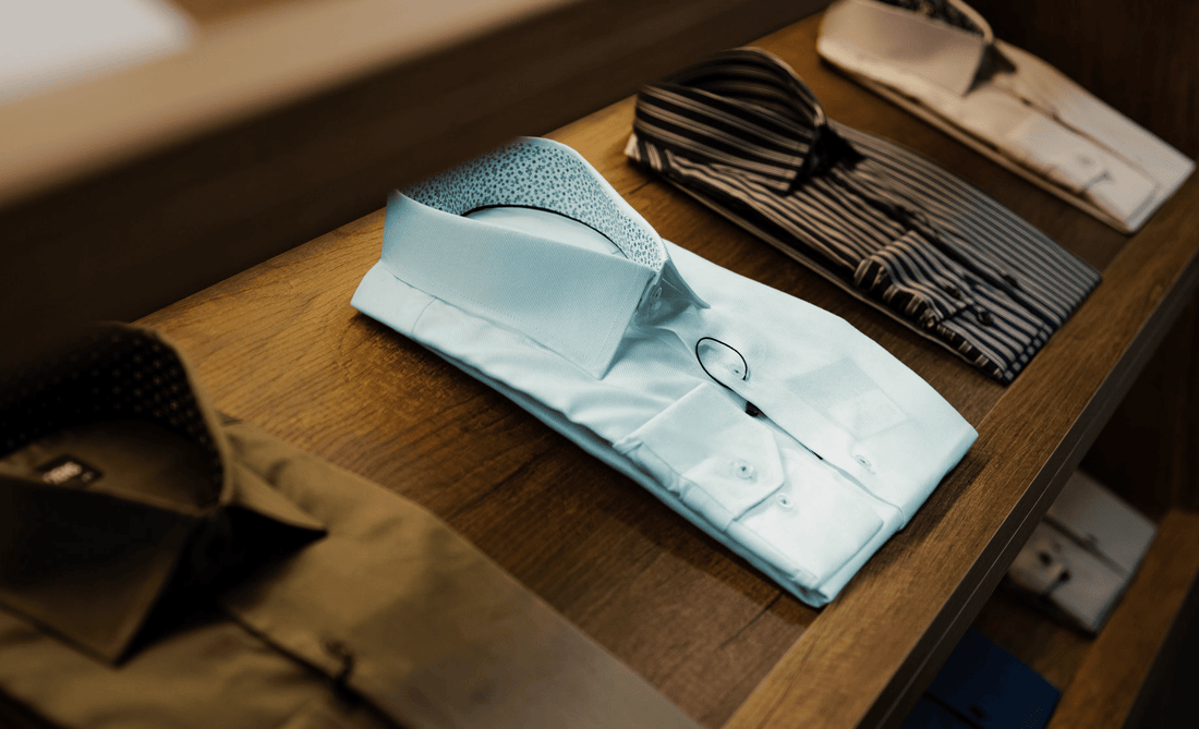 ¿Cómo combinar una camisa celeste? - BARBADENS